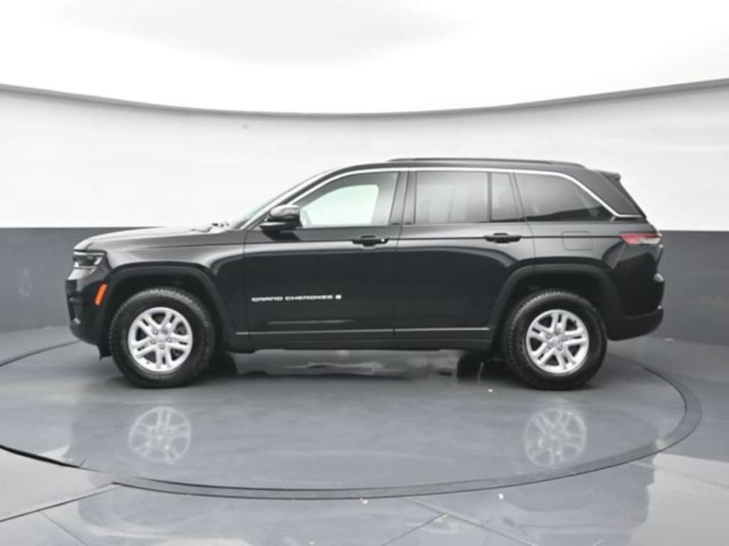 Used 2025 Jeep Grand Cherokee Laredo SUV