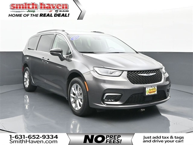 2022 Chrysler Pacifica Touring L's photo