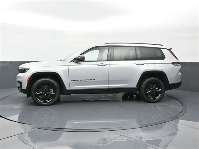 2022 Jeep Grand Cherokee Altitude photo 2
