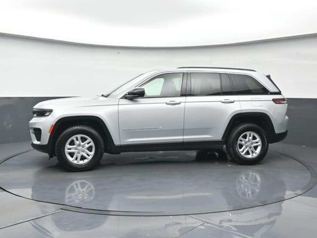 Used 2025 Jeep Grand Cherokee Laredo SUV
