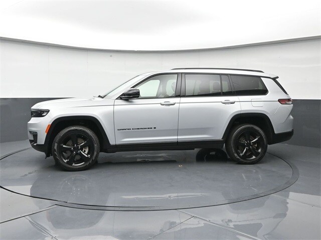 2023 Jeep Grand Cherokee Limited photo 2