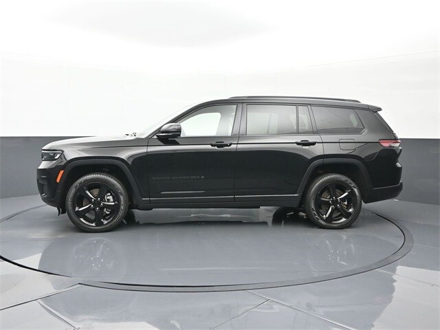 2023 Jeep Grand Cherokee Altitude photo 2