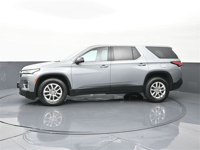 2023 Chevrolet Traverse LS photo 2