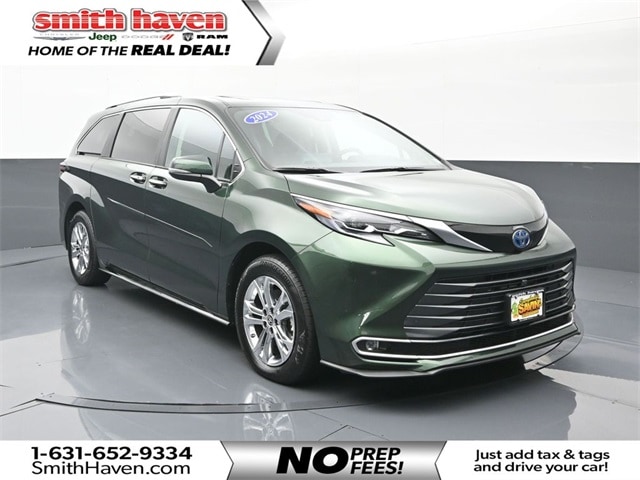 2024 Toyota Sienna Platinum's photo
