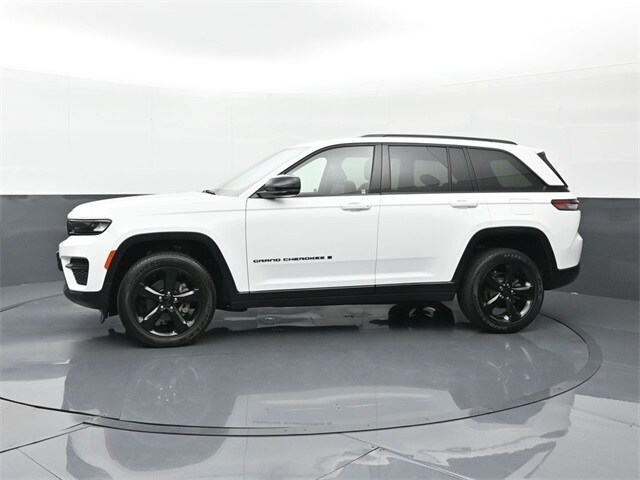 2023 Jeep Grand Cherokee Altitude photo 2