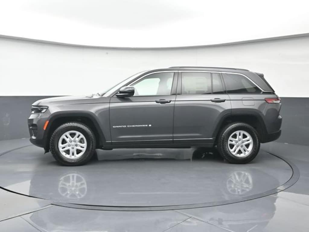 Used 2025 Jeep Grand Cherokee Laredo SUV