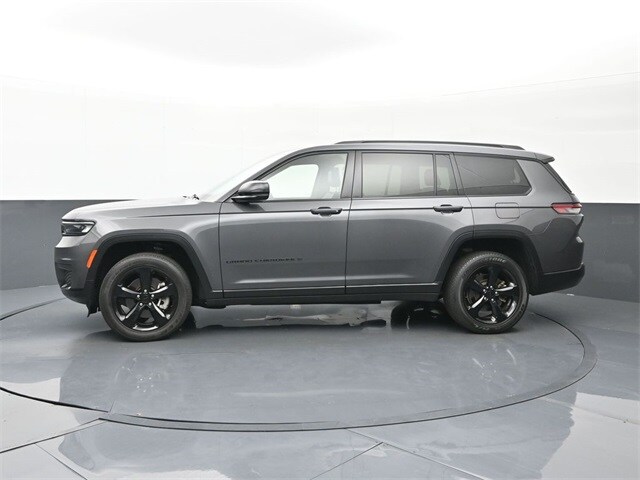 2022 Jeep Grand Cherokee Altitude photo 2