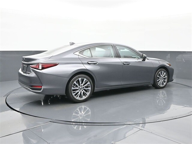 2021 Lexus ES 250 photo 2