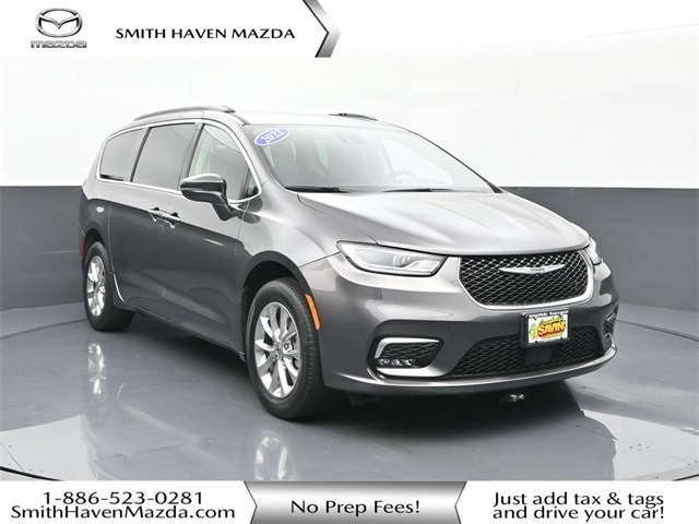 2022 Chrysler Pacifica Touring L's photo