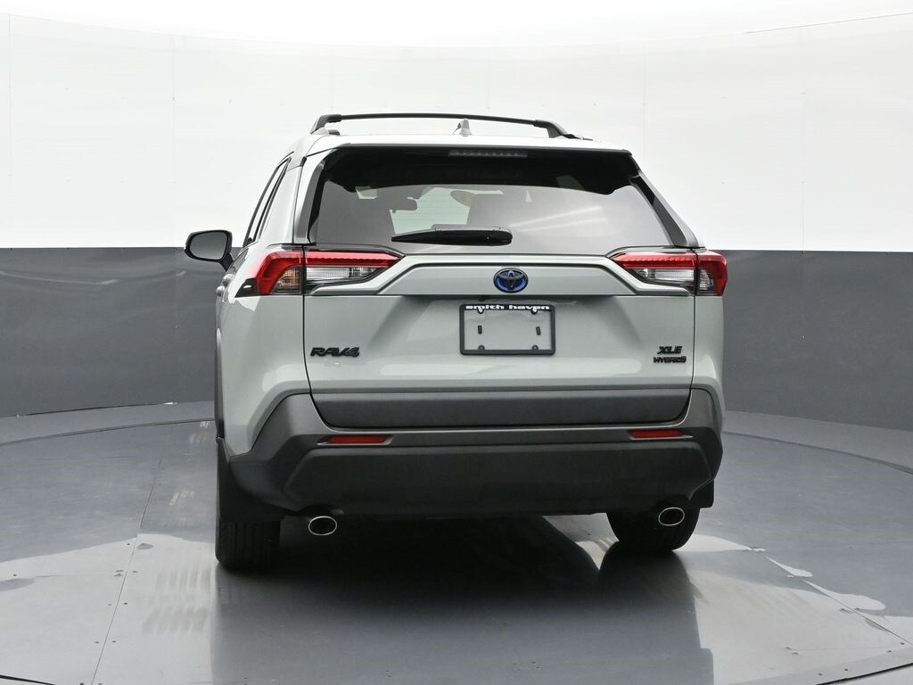 2022 Toyota RAV4 Hybrid XLE Premium photo 4