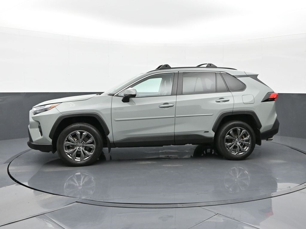 2022 Toyota RAV4 Hybrid XLE Premium photo 2
