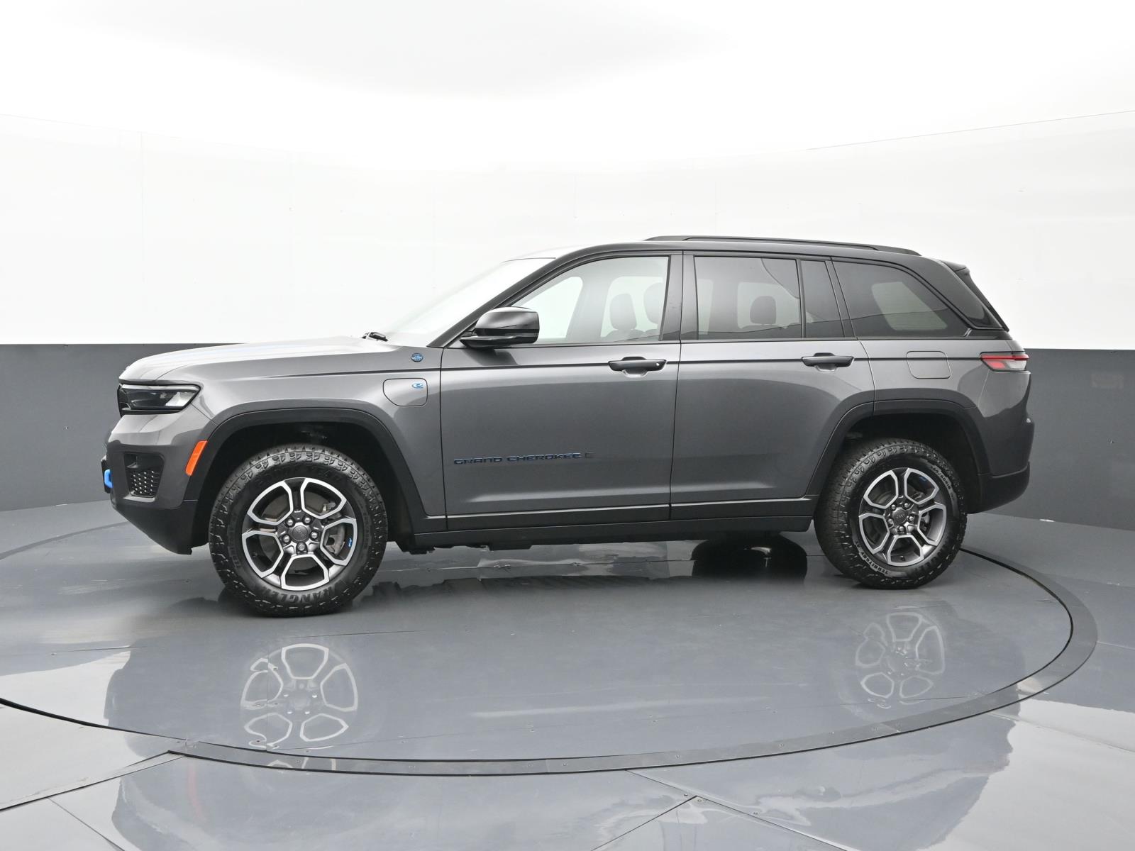 2023 Jeep Cherokee Trailhawk 4xe photo 2