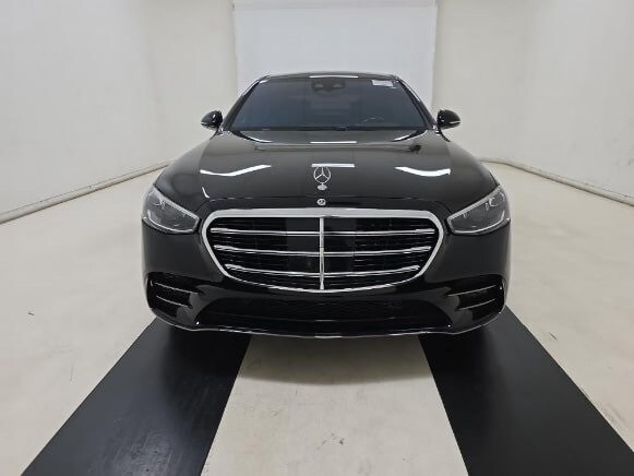 2024 Mercedes Benz S 580e 4MATIC photo 3