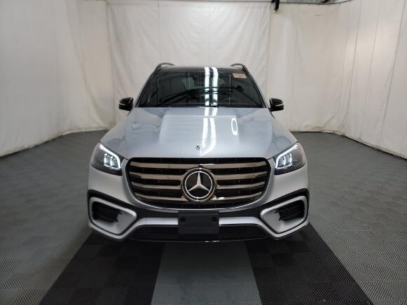 2024 Mercedes Benz GLS 450 4MATIC photo 3