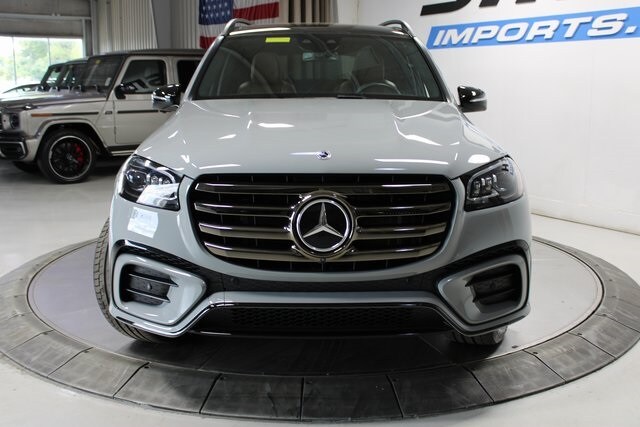 2024 Mercedes Benz GLS 450 4MATIC photo 3