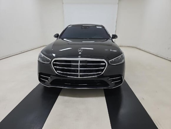 2024 Mercedes Benz S 580 4MATIC photo 3