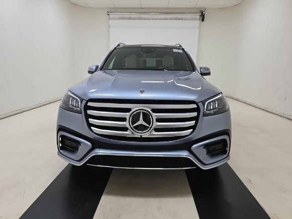 2025 Mercedes Benz GLS 450 4MATIC photo 3