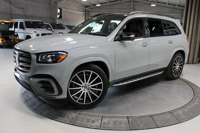 2024 Mercedes Benz GLS 450 4MATIC photo 4