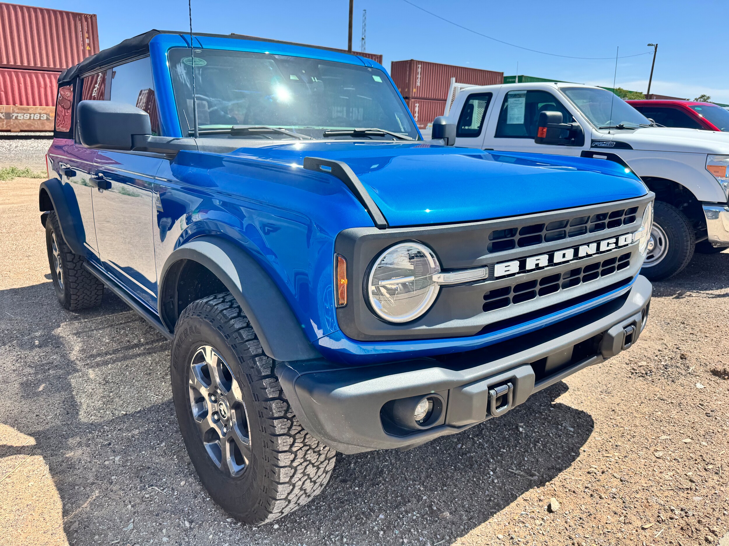 2023 Ford Bronco Black Diamond photo 3