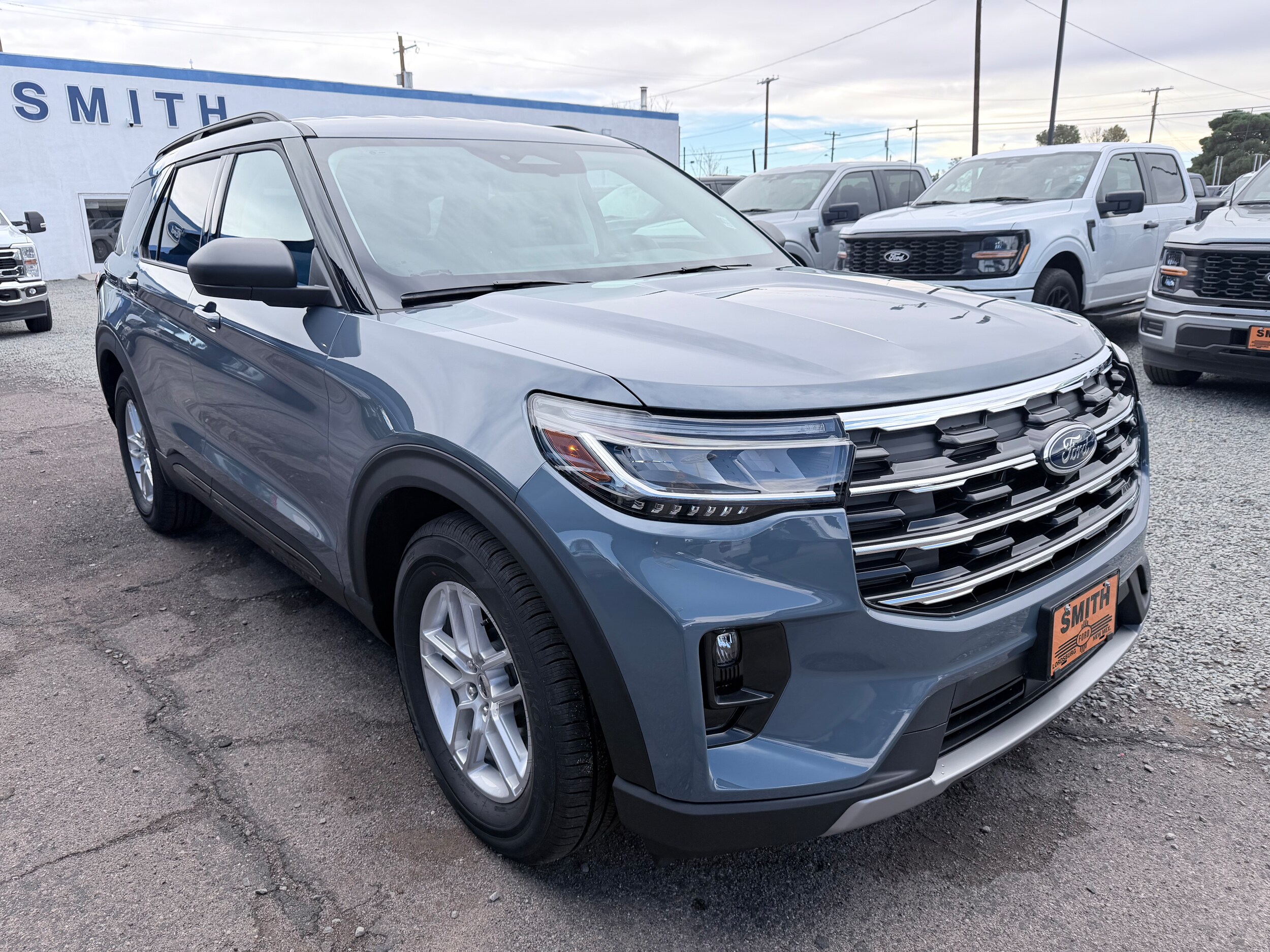 2026 Ford Explorer photo 3