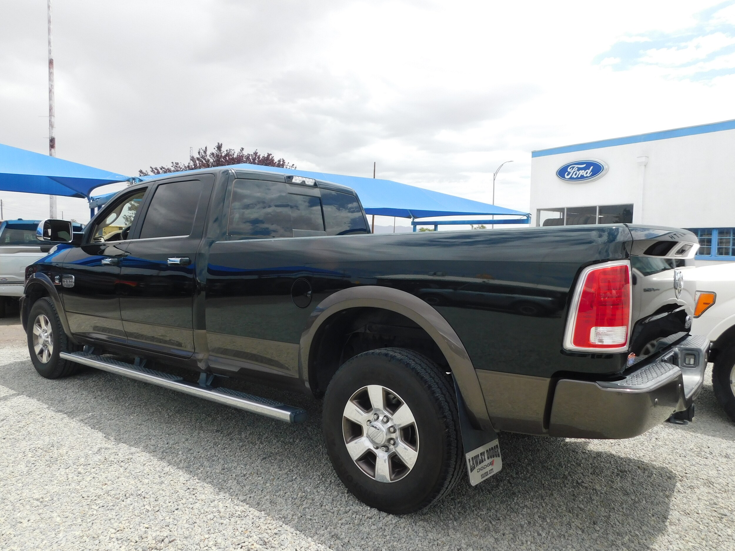 2017 Ram 3500 Laramie Longhorn photo 3