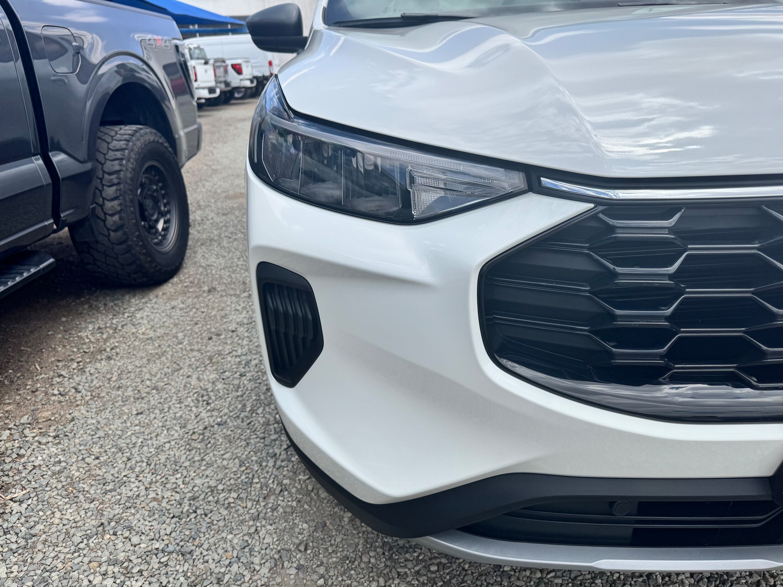 2025 Ford Escape ST-Line photo 2