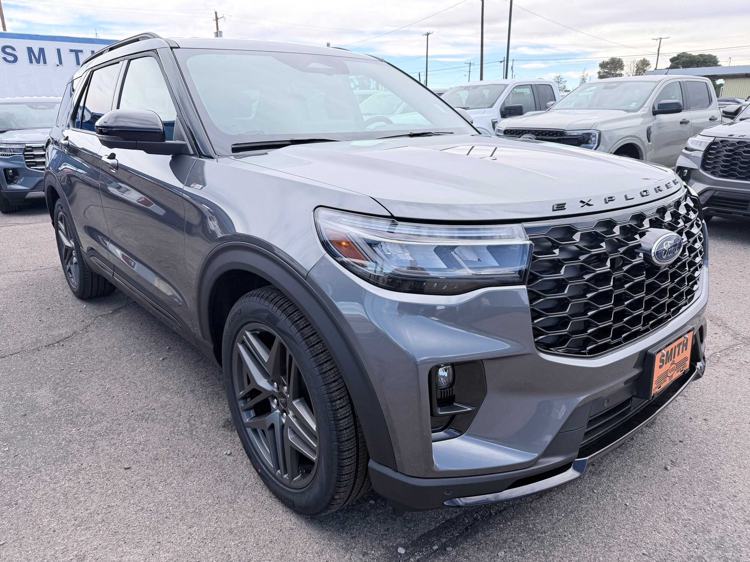 2026 Ford Explorer ST-Line photo 3