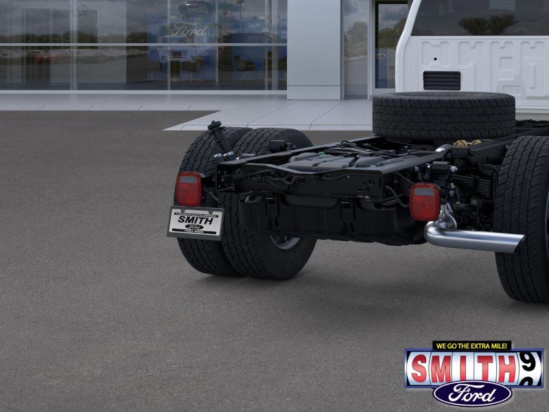 2025 Ford F-600 Super Duty Chassis Cab XL - Photo 23
