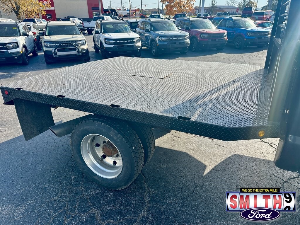 Used 2004 Ford F-550SD XLT Chassis