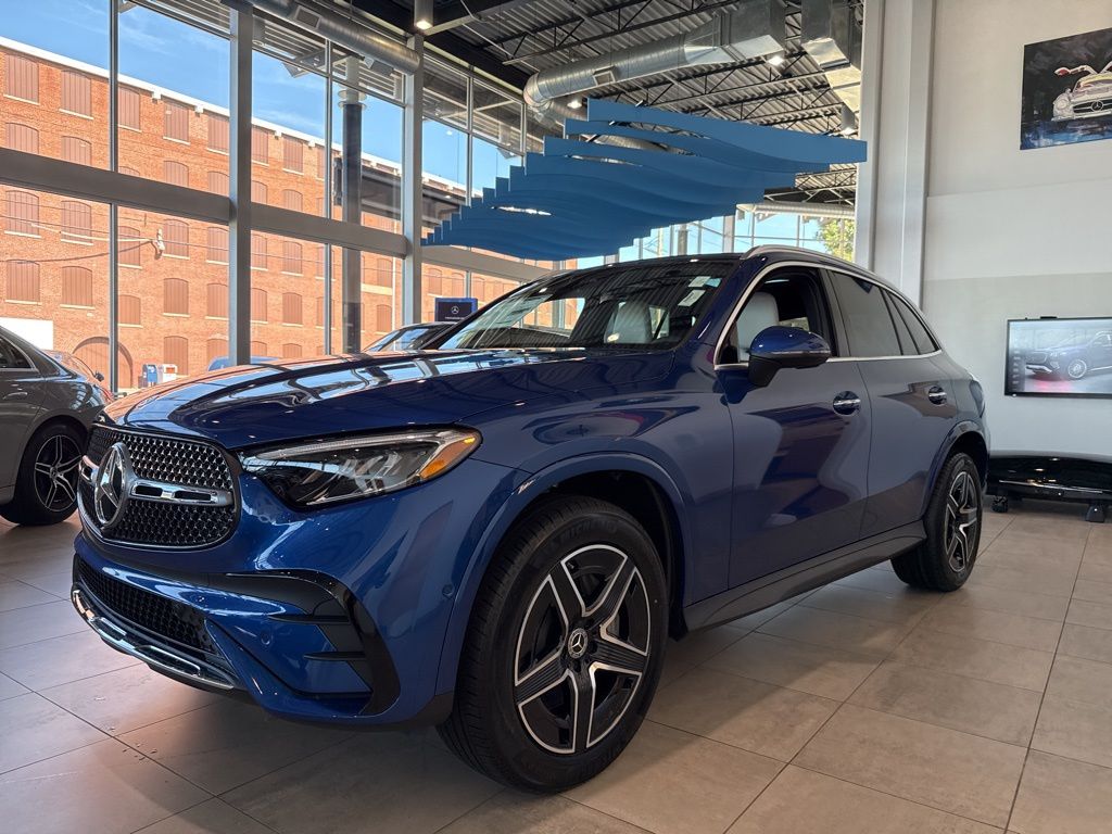 2026 Mercedes Benz GLC 300 4MATIC photo 3