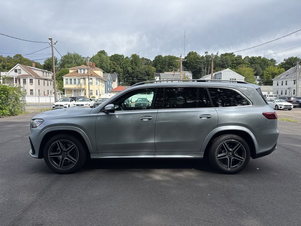 2025 Mercedes Benz GLS 450 4MATIC photo 3