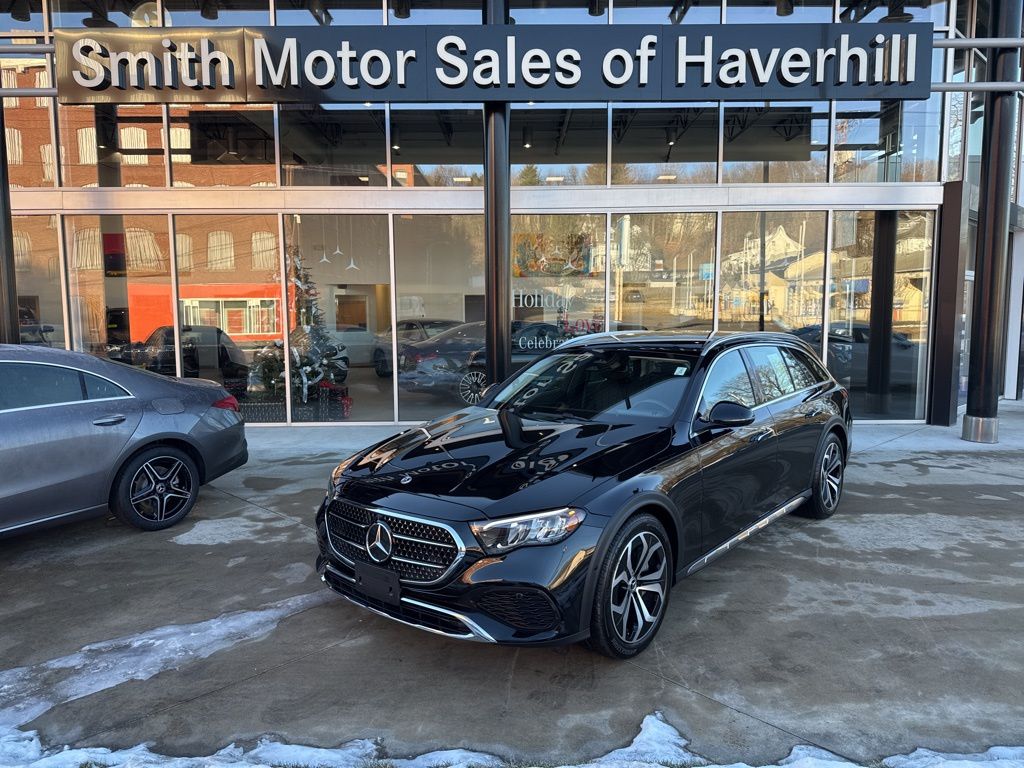 2025 Mercedes-Benz E-Class E450 All-Terrain's photo