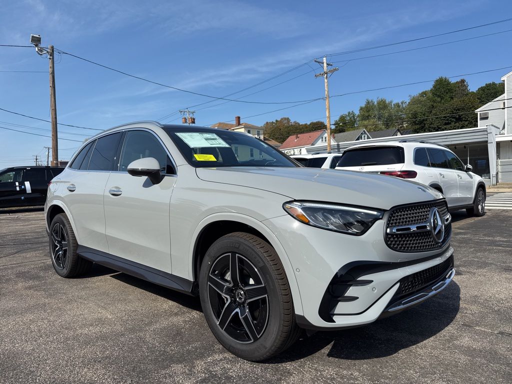 2026 Mercedes-Benz GLC Base's photo