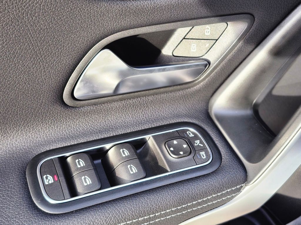 2025 Mercedes-Benz CLA CLA 250 - Photo 18