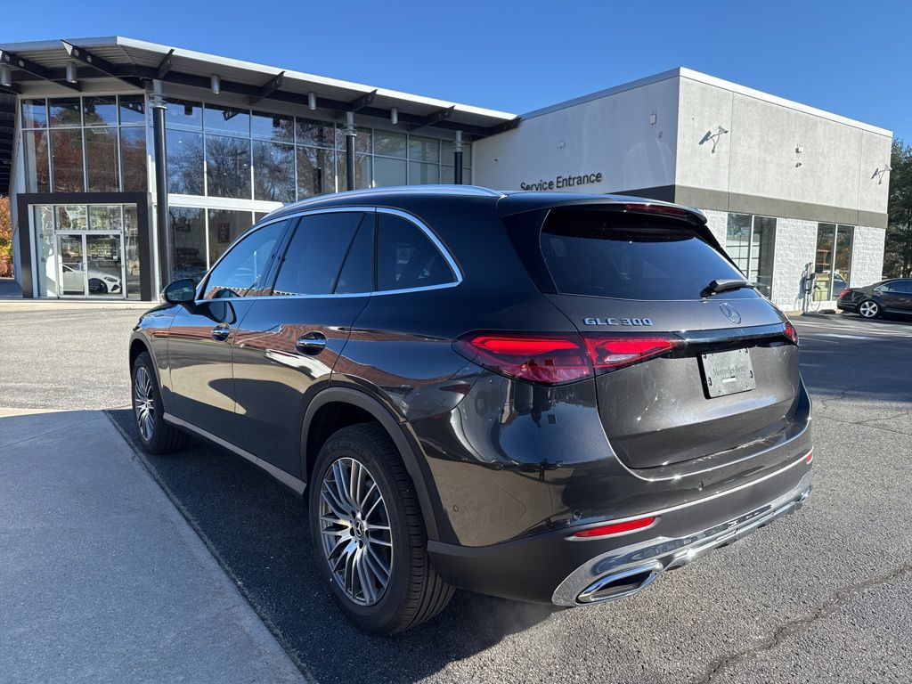 2026 Mercedes Benz GLC 300 4MATIC photo 4