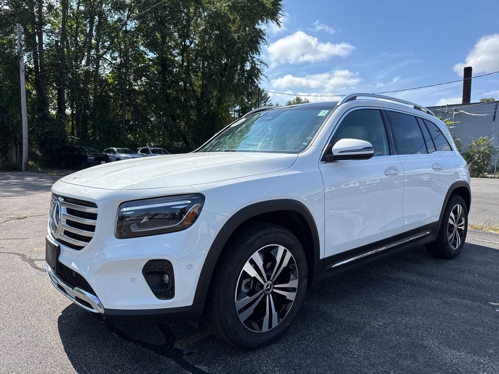 2025 Mercedes Benz GLB 250 4MATIC photo 2