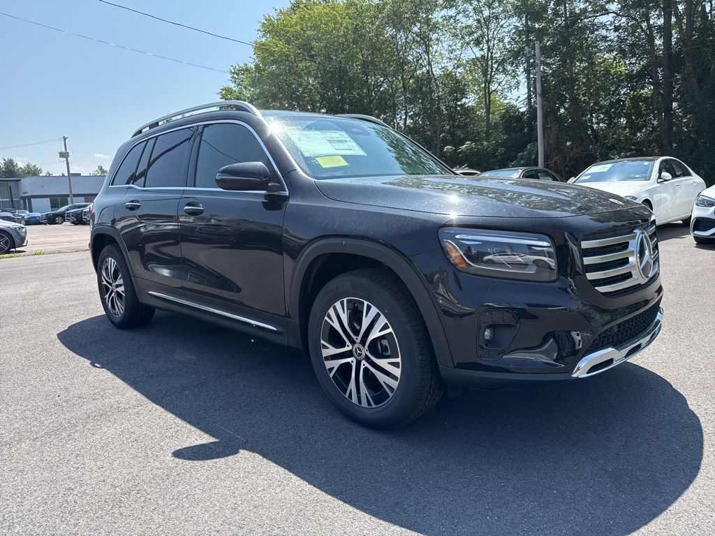 2025 Mercedes-Benz GLB Base's photo