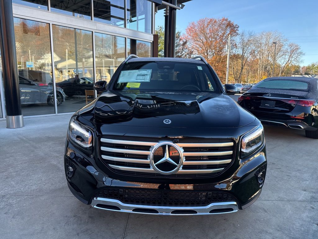 2026 Mercedes Benz GLB 250 4MATIC photo 3