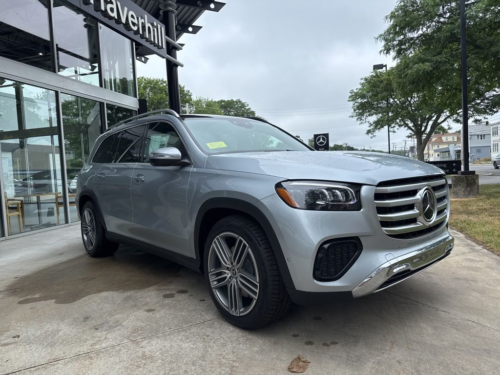 2025 Mercedes Benz GLS 450 4MATIC photo 2