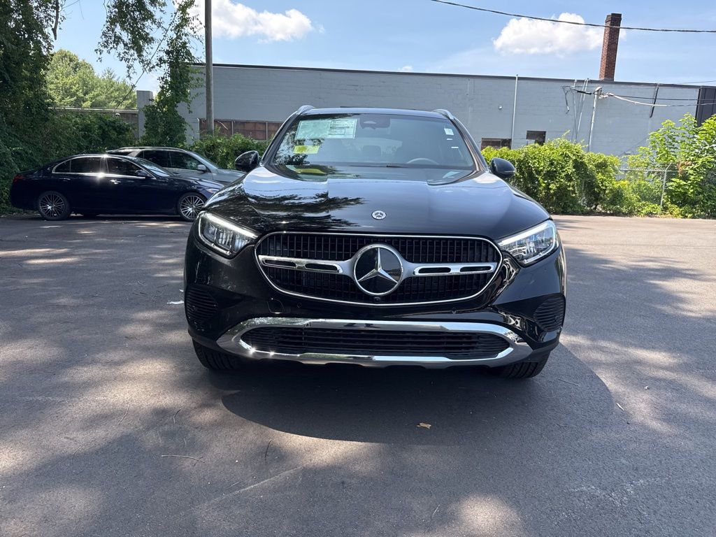 2025 Mercedes Benz GLC 300 4MATIC photo 2