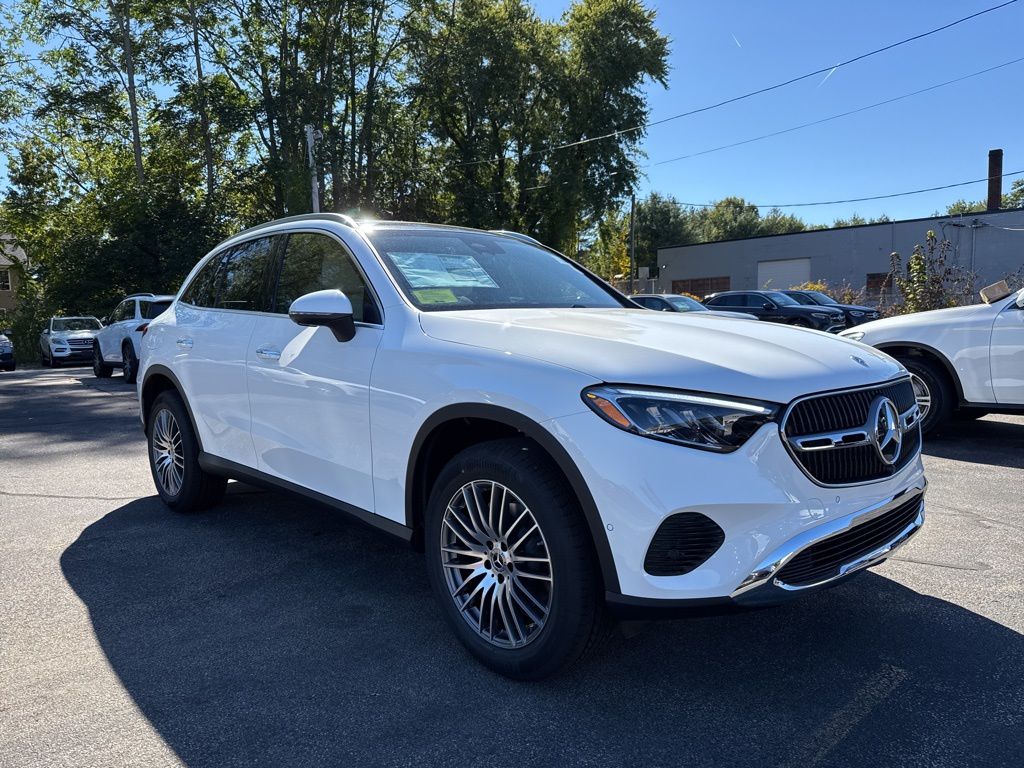2026 Mercedes-Benz GLC Base's photo