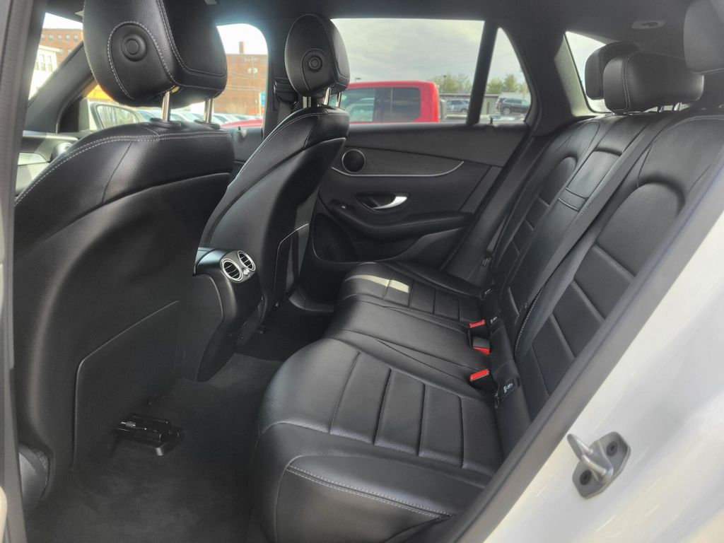 2022 Mercedes-Benz GLC GLC300 - Photo 14