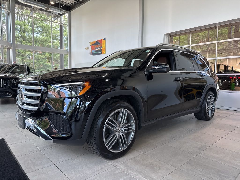 2024 Mercedes Benz GLS 450 4MATIC photo 2