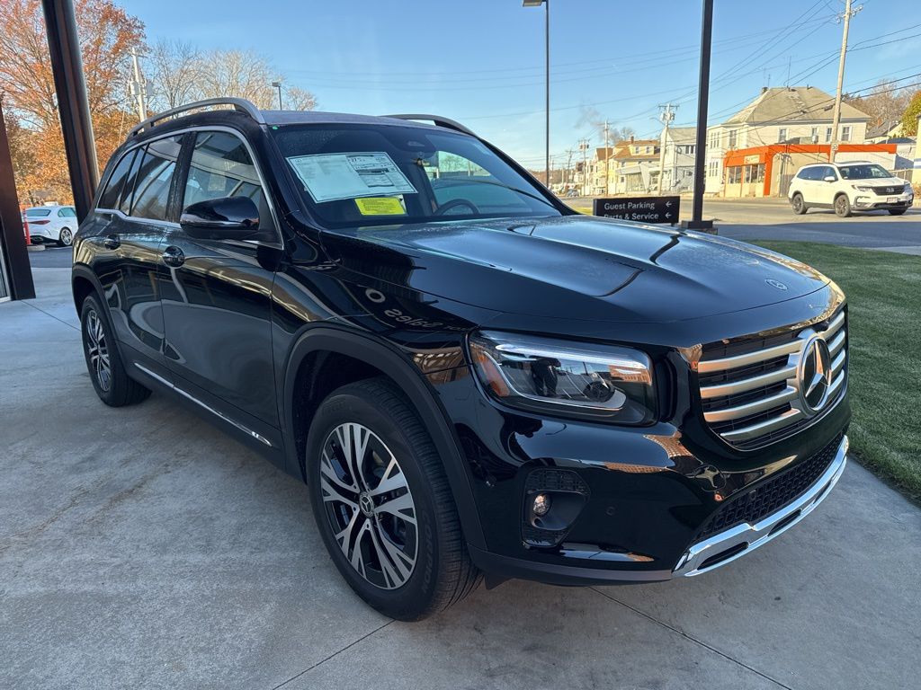 2026 Mercedes Benz GLB 250 4MATIC photo 2