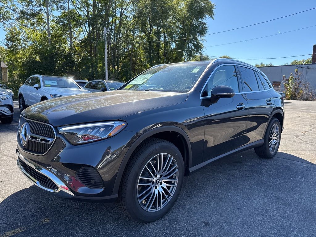 2026 Mercedes Benz GLC 300 4MATIC photo 3