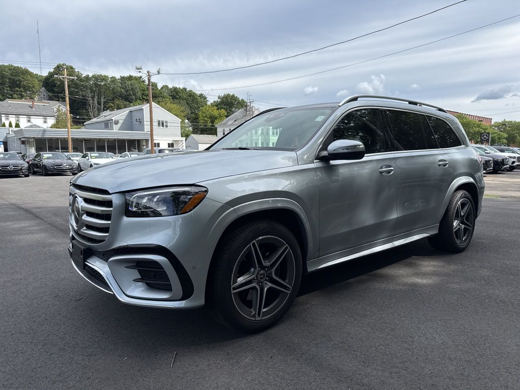 2025 Mercedes Benz GLS 450 4MATIC photo 2