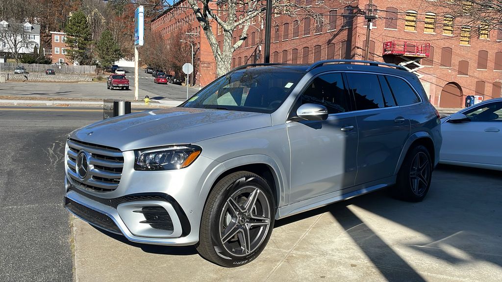 2025 Mercedes Benz GLS 450 4MATIC photo 3