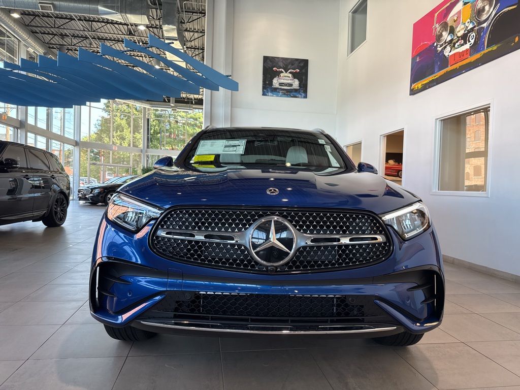 2026 Mercedes Benz GLC 300 4MATIC photo 2