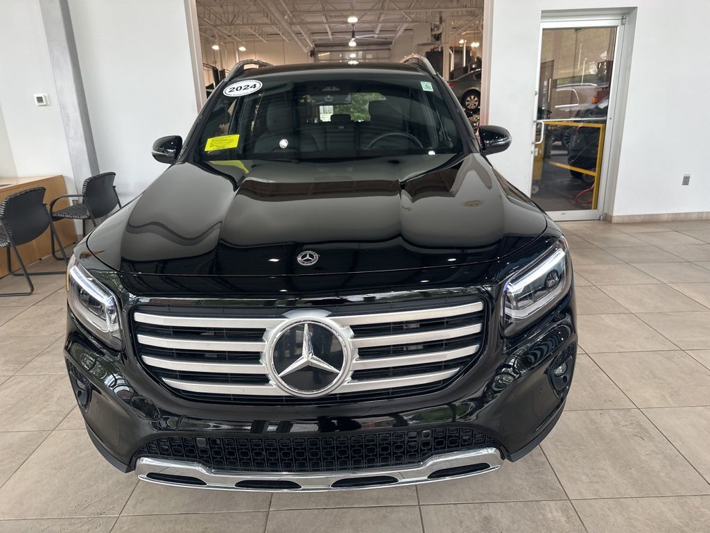 2024 Mercedes Benz GLB 250 4MATIC photo 2