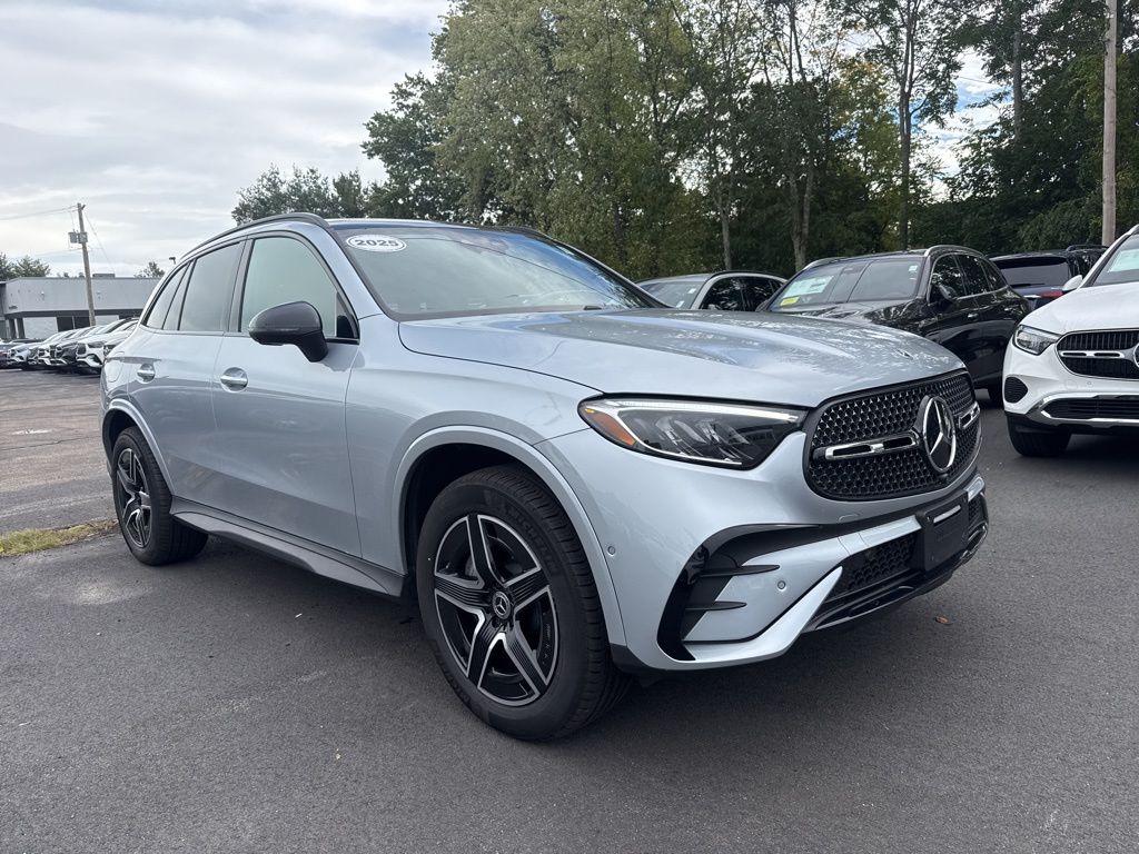 2025 Mercedes-Benz GLC Base's photo